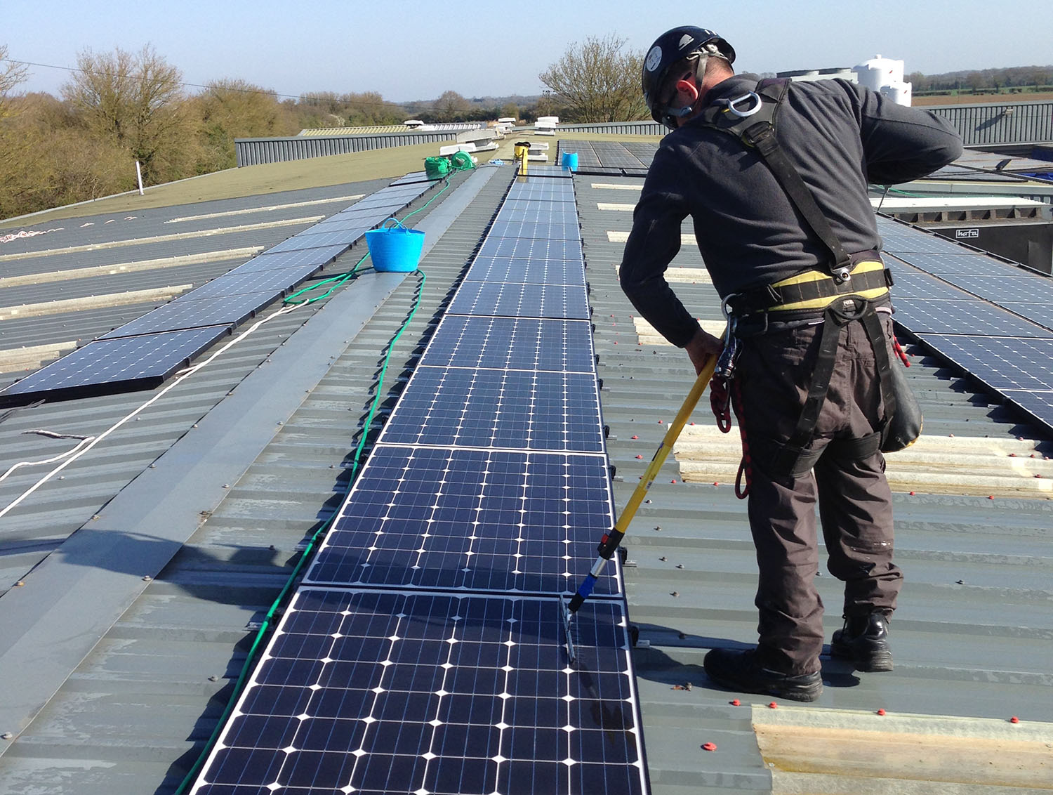 how-to-wash-solar-panels-on-roof-austin-solar-panel-cleaning-cleaning